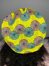 Load image into Gallery viewer, African Print  silk lined Bonnets
